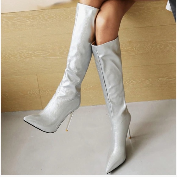 Unique Strides Silver Knee-High Stiletto Boots  size 7 - Picture 4 of 6